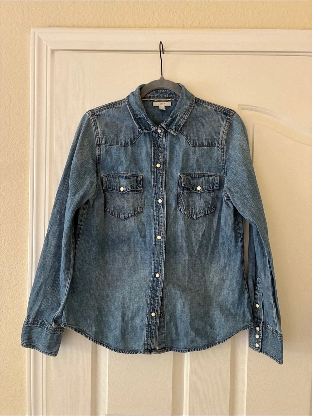 Casual Women's Denim Button-Front Shirt - Light Blue
